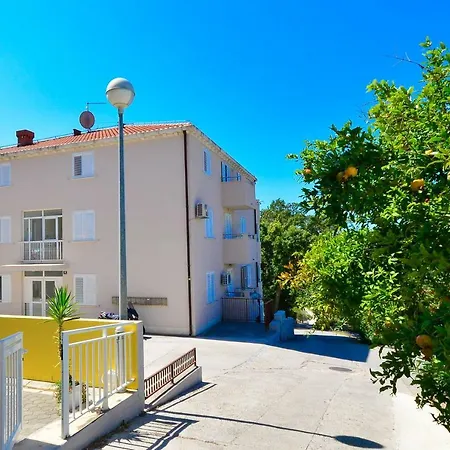 Apartment 3 Bedrooms Family A&m Milicic