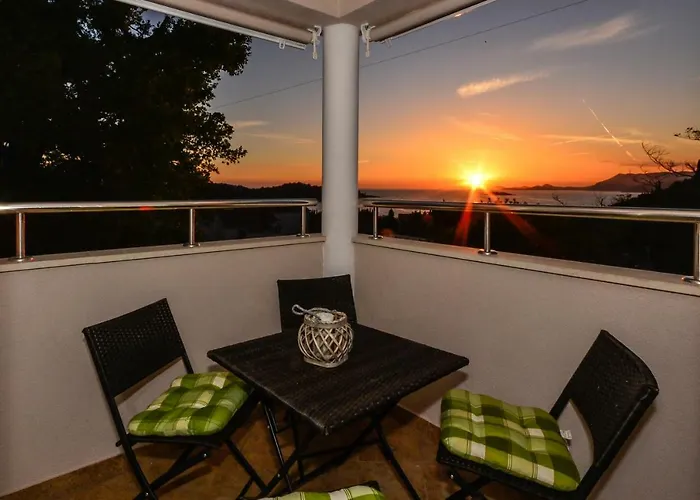 A&m Family - 3 Bedrooms And Free Parking *