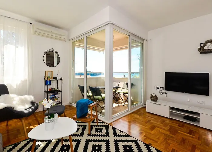 A&m Family - 3 Bedrooms And Free Parking *