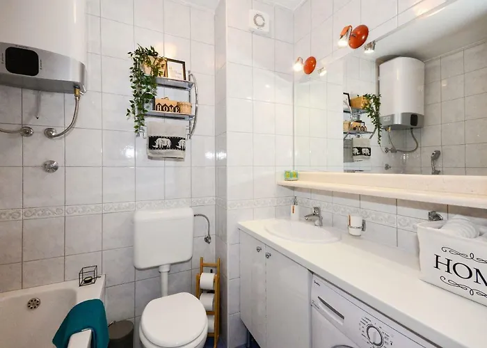 A&m Family - 3 Bedrooms And Free Parking *